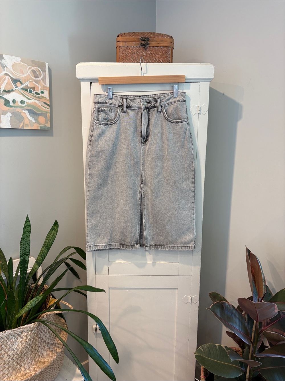 High waste - Women's Denim Midi Skirt in grey Like New.